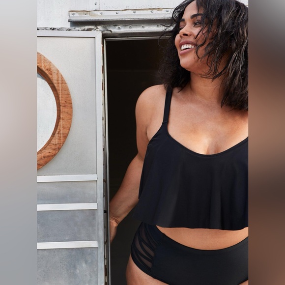 Torrid wireless straight flounce bikini top - Picture 2 of 9